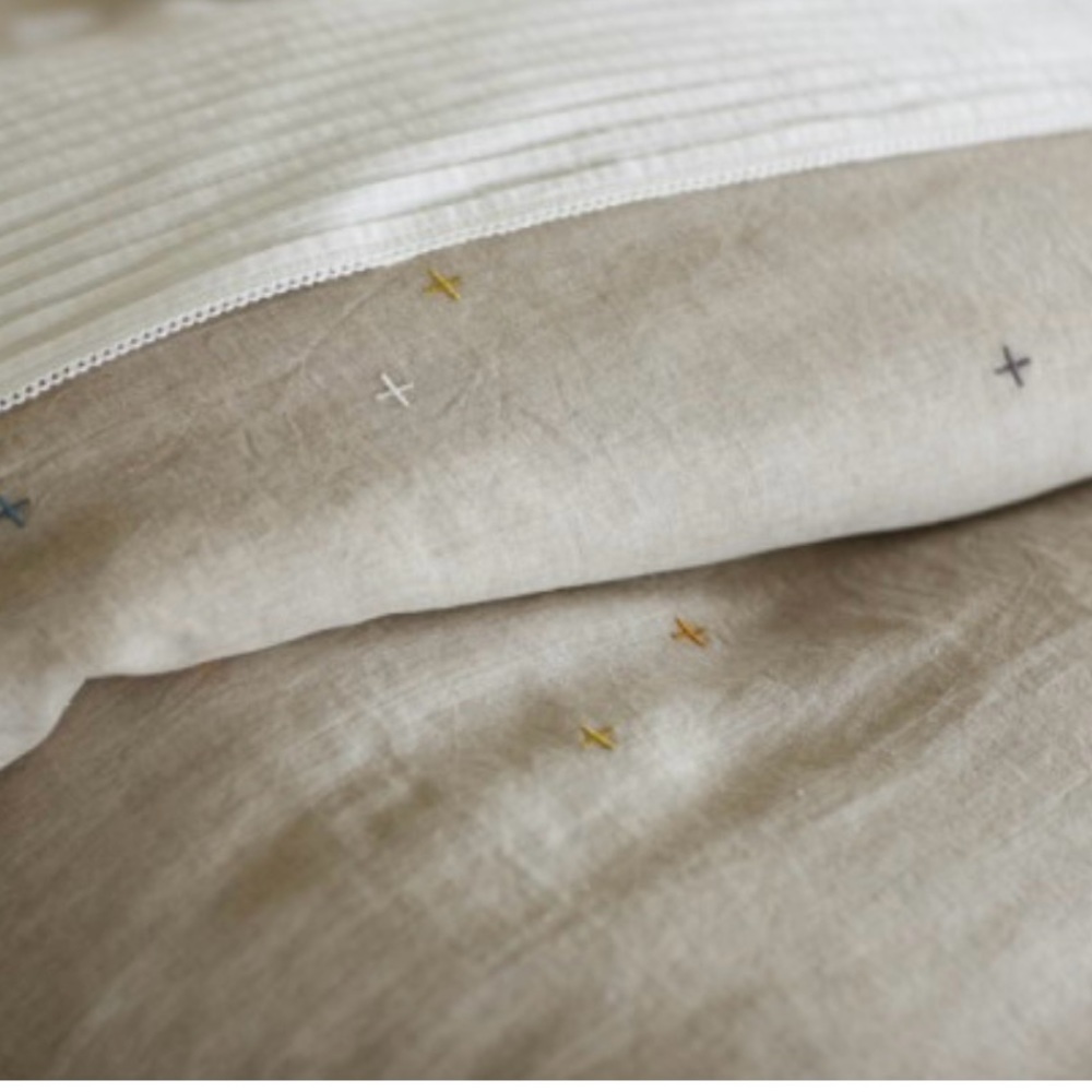 ISO — Coyuchi Scattered Linen Duvet Set — ISO